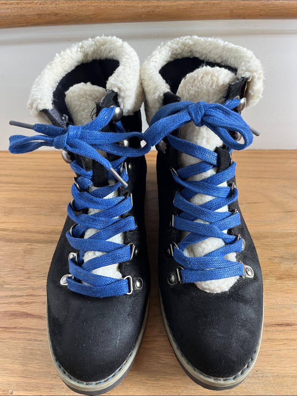 Nautica Black Lace-Up Boots with Blue Laces and Cream Shearling